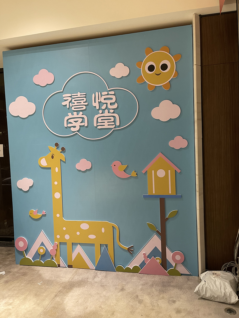 室內(nèi)木質(zhì)背景板制作搭??營(yíng)銷(xiāo)中心
