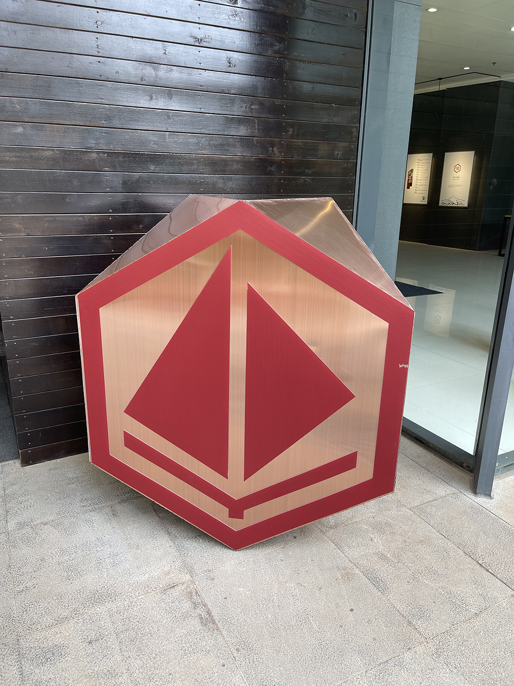 立體logo展示柜制??不銹?? /></a></div><div   id="cob8ifx"   class=